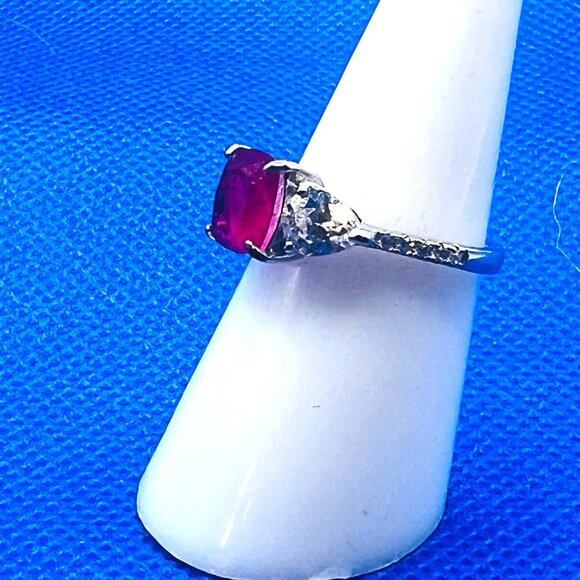 Ring Bomb Party Ring, NWOT, Size 6 red stone - Picture 6 of 6